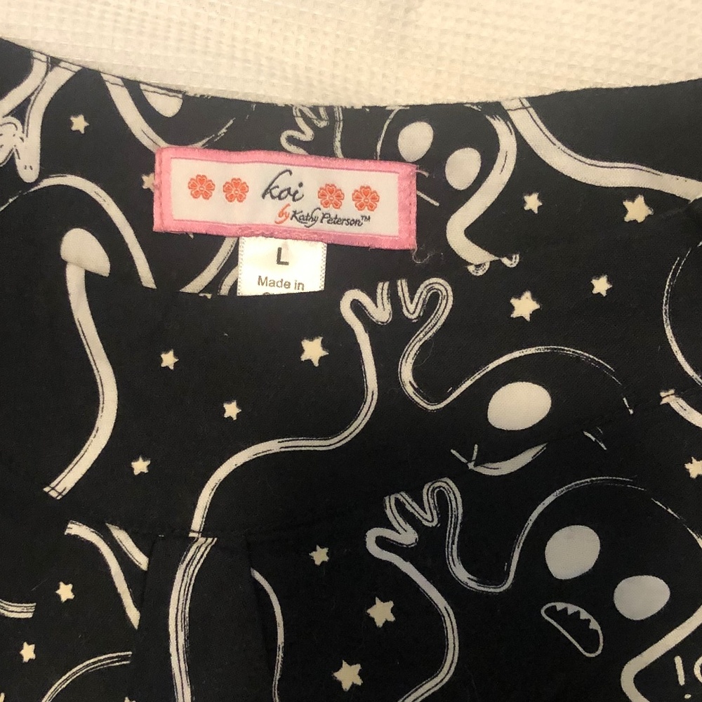 Koi scrub top HALLOWEEN